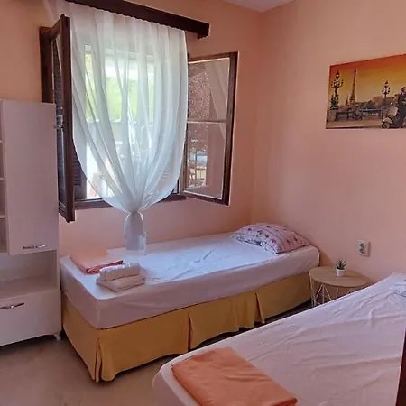 Alexandra's House בית נופש ניאה מיכאניונה