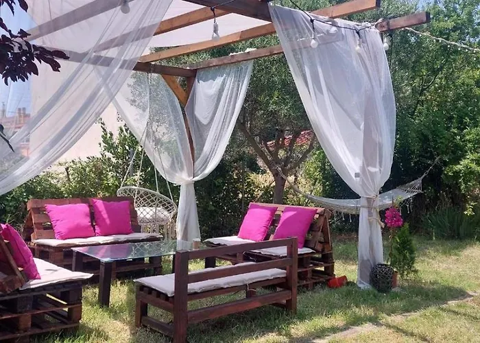 בית נופש Alexandra's House *